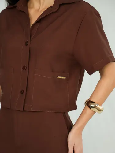 CAMISA CROPED 2 BOLSOS ASSIMETRICO